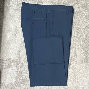 Navy blue dress pants slim fit size 30/29 sits just below ankle